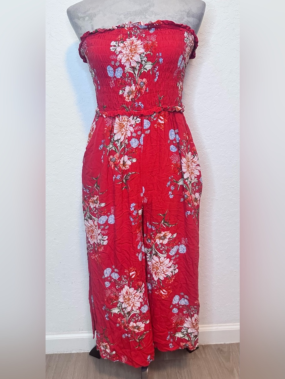 American Eagle Floral Strapless Smocked Wide Leg Cropped Jumpsuit M